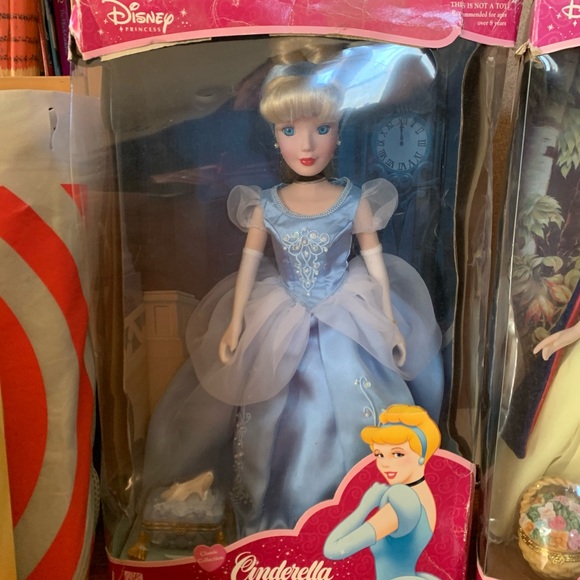 Disney Princess collectible porcelain dolls - Picture 3 of 5